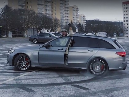 VIDEO: Solbergs pārģērbjas par 82 gadus vecu onkuli un izāzē mehāniķus