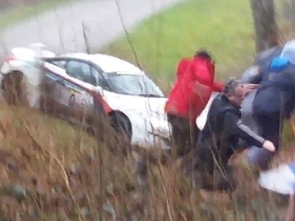 VIDEO: Rallija sacensības gandrīz beidzas ar traģēdiju