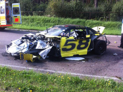 FOTO: 'Riga Summer Race' kvalifikācijā iznīcina Chevrolet Camaro automašīnu