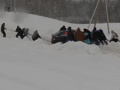 VIDEO: Rallijā Alūksne gandrīz tiek piedzīvota frontālā sadursme