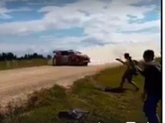 VIDEO: Lapi 'Rally Estonia' padodas iespaidīga sānslīde