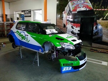 SPIEGU FOTO: Haralda Šlēgelmilha auto tiek gatavots startam Talsu rallijā