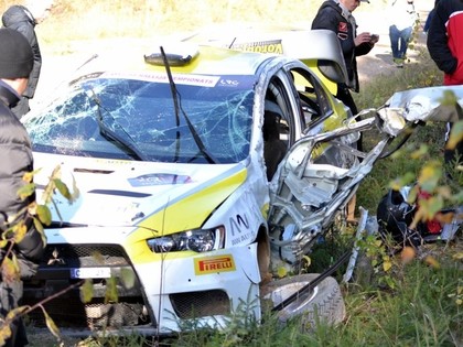 FOTO: Vorobjovs avarē un iznīcina auto rallijā 'Latvija'