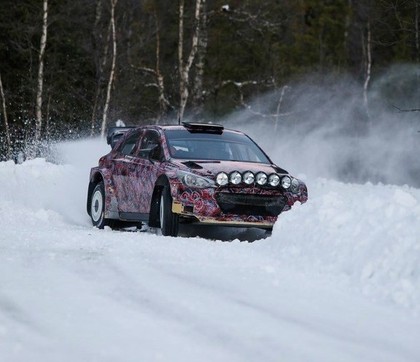 VIDEO: 'Hyundai' pilots jauno WRC modeli izmēģina ziemas apstākļos