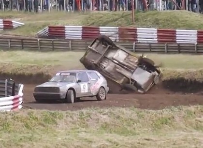 VIDEO: Andis Kļava uzmet kūleni, taču spēj finišēt un izcīnīt 2.vietu