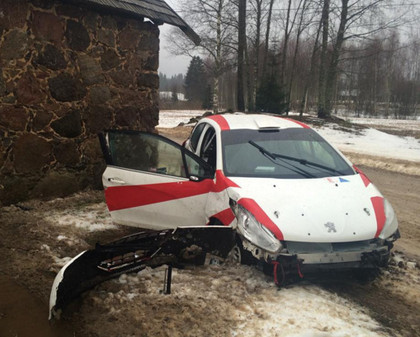 VIDEO: Grjazins pirms 'Rally Liepāja' testos piedzīvo avāriju