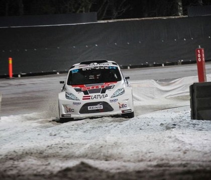 VIDEO: Nitišs un Baumanis ar mainīgām sekmēm cīnās 'RallyX on Ice' 2.posmā