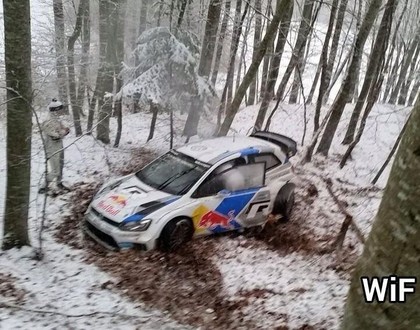 FOTO: Latvalam gatavošanās jaunajai sezonai sākas ar avāriju