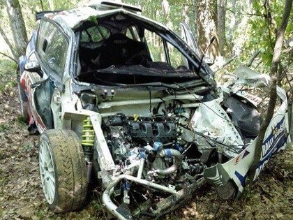 VIDEO: Poļu sportists ielido kokos un iznīcina 'Ford Fiesta R5'