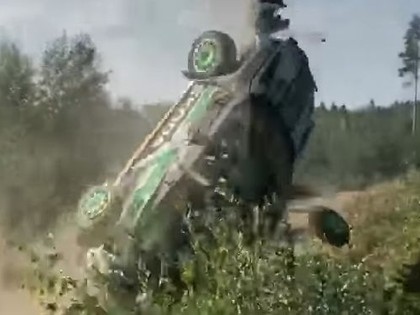 VIDEO: Norvēģu sportists otro gadu pēc kārtas Somijas WRC piedzīvo smagu avāriju