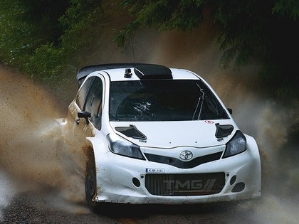 VIDEO: 'Toyota' un 'Yaris WRC' iemēģina ātros Somijas ceļus