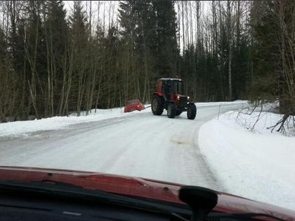 Igaunijas rallija trases pierakstu laikā vairākas ekipāžas noskrien no ceļa (FOTO)