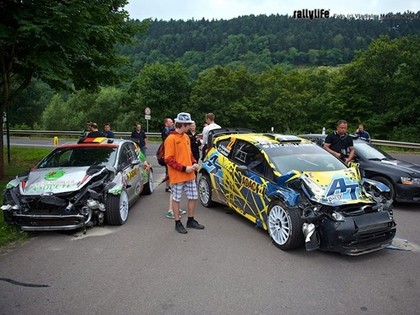 Noivils 'pļauj' krūmus, Opel ieskrien avarējušā auto (VIDEO)