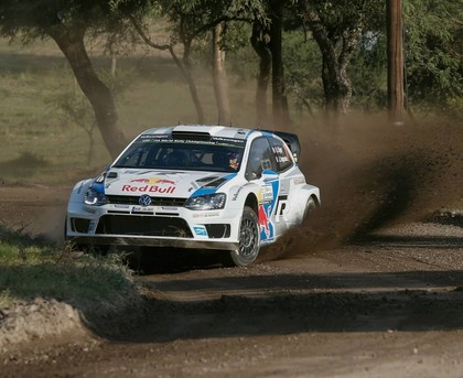 Pēc Argentīnas rallija pirmā posma vadībā Ožjē, Noivils gandrīz avarē (VIDEO)
