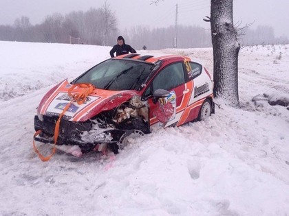 Belokoņam Alūksnes rallijā divas avārijas un jauna pieredze (FOTO)