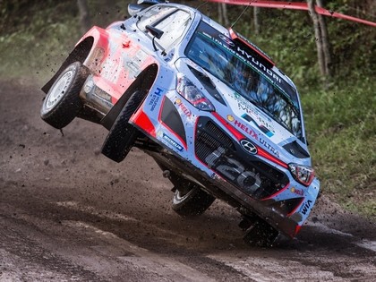 Pēc dramatiskās Argentīnas WRC rallija pirmās dienas līderis Mīke (FOTO)