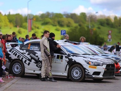 Rally Talsi pēc pirmajiem diviem ātrumposmiem vadībā Plangi, Vorobjovam pārsista riepa