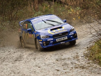 Angļu sportists ar uzvaru godina rallija leģendu Kolinu Makreju (FOTO)