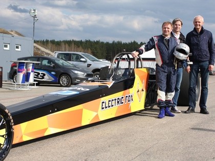 Dambju garāžā tapis unikāls 1360 ZS jaudīgs elektriskās piedziņas dragsteris (VIDEO)