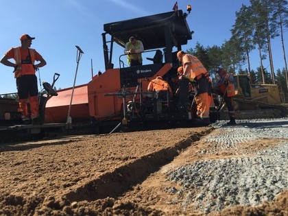 Biķernieku rallijkrosa trasē vēl nebijis eksperiments (FOTO)