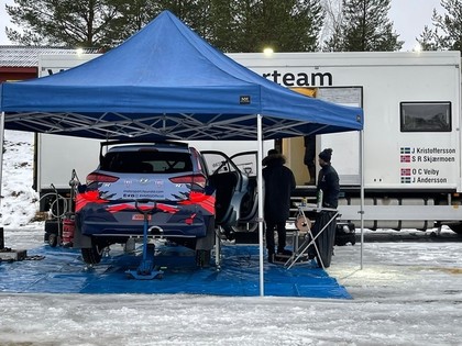 Norvēģu pilots jaunajai WRC sezonai iesildās ar pārliecinošu uzvaru