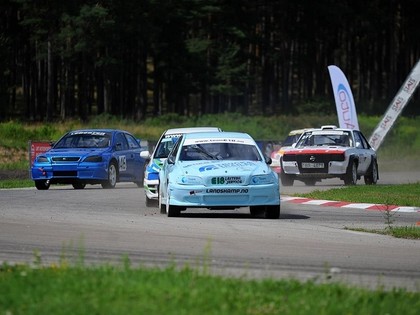 Trīs latviešu sportisti uz goda pjedestāla NEZ rallijkrosa pirmajā posmā '333' trasē 