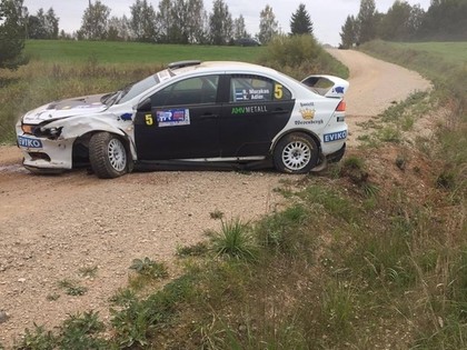 Tartu rallijā sīvā cīņā uzvar Kaurs, Murakas avarē pēc finiša
