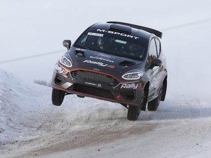Kenam Tornam ar 'Ford Fiesta Rally3' automašīnu lieliska debija Somijas rallijā