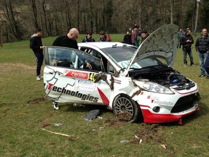 Grjazinam rallijs Itālijā beidzas ar iespaidīgu avāriju (VIDEO)