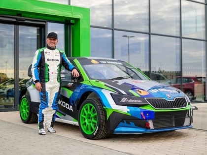 Edijs Ošs prezentē savu jauno rallijkrosa 'Škoda Fabia' automašīnu (VIDEO)
