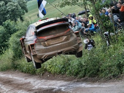 Ostbergs Polijas WRC rallijā aizlido 46 metrus (VIDEO)