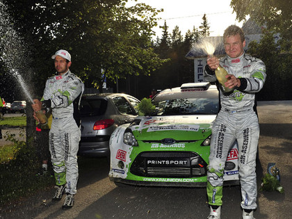 Somijas rallijā vienā līkumā četras iespaidīgas avārijas (VIDEO)