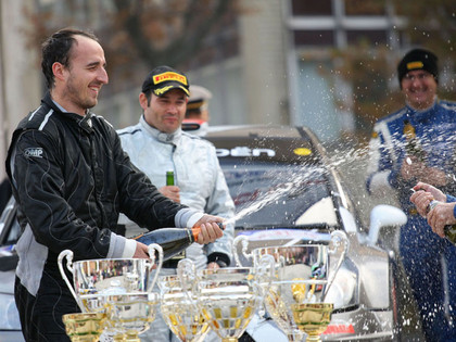 Kubica turpina pārsteigt – trešā uzvara četrās sacīkstēs (VIDEO)