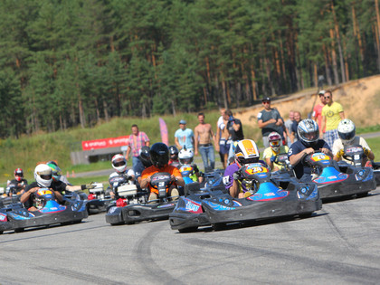 Lemans 350 sacīkstēs saspringta cīņa līdz pēdējiem metriem