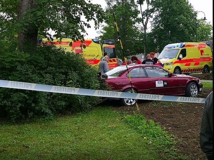 Igaunijā sprinta sacīkstēs sportists iebrauc bērnu laukumā, savainojot divus zēnus