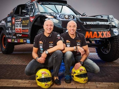 Atraktīvie un neatlaidīgie dvīņu brāļi Dakaras rallijā brauks ar vienu auto (VIDEO)