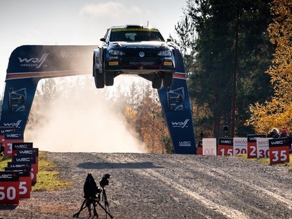 Grjazins: Godīgi sakot, bija bailīgi lidot, kad pietuvojies ar 170 km/h lielu ātrumu (VIDEO)