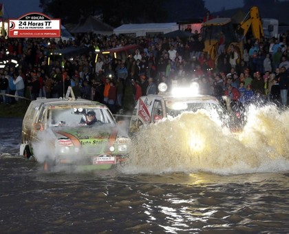 Latviešu rallijreida komanda Portugālē no 86.pozīcijas aizcīnās līdz 10.vietai (FOTO)