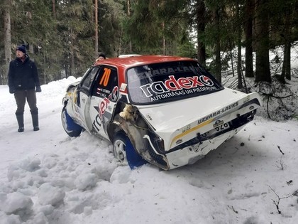 Otomers/Arājs pēc smagās avārijas: Nezinām, vai šis Opel Ascona vēl brauks rallijā (FOTO)