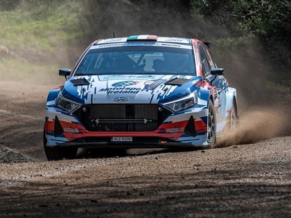 Īru sportists nespēj noticēt tam, kad ierakstījis savu vārdu WRC vēstures grāmatā