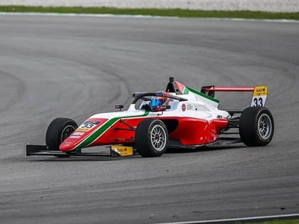Štolcermanis debijas 'Formula 4' sacīkstēs izcīna 3.vietu trešajā braucienā