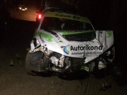 Lietuvas rallija čempionāta līderim testos smaga avārija