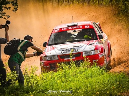 Latviešu ekipāžām godalgotas vietas Visaginas rallijā (VIDEO)