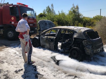 Tanakam trešā uzvara pēc kārtas, diviem sportistiem Turcijas WRC sadeg automašīnas