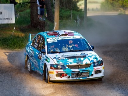 Brāļi Blūmi uz goda pjedestāla Somijas rallijā