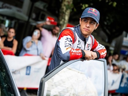 Latvijā karjeru sākušais sportists pārraksta Spānijas autosporta vēsturi un mērķē uz WRC