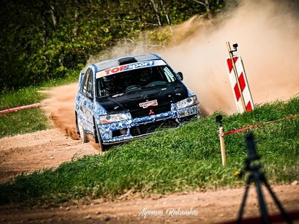 Brāļiem Ķikustiem pārliecinoša uzvara Lietuvas rallijsprintā