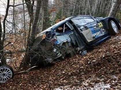 Ožjē un Noivils turpina sīvo cīņu par uzvaru Montekarlo WRC, Evansam avārija