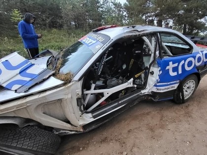 Dzenītis/Mālers pēc smagās avārijas nopietnas traumas nav guvuši (VIDEO)