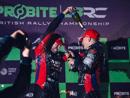 Trīs Makreju paaudzes kļuvušas par Britu rallija čempionāta posmu uzvarētājiem